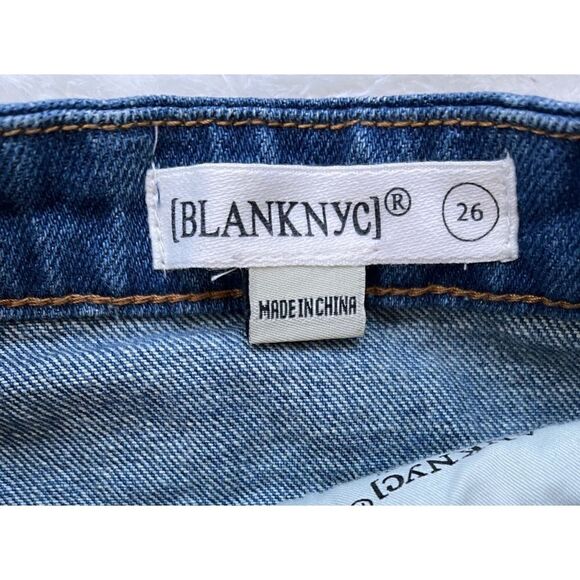 NWT BlankNYC The Warren Distressed Cutoff Jean Shorts in Ground Rules, Size 26 - Picture 7 of 9